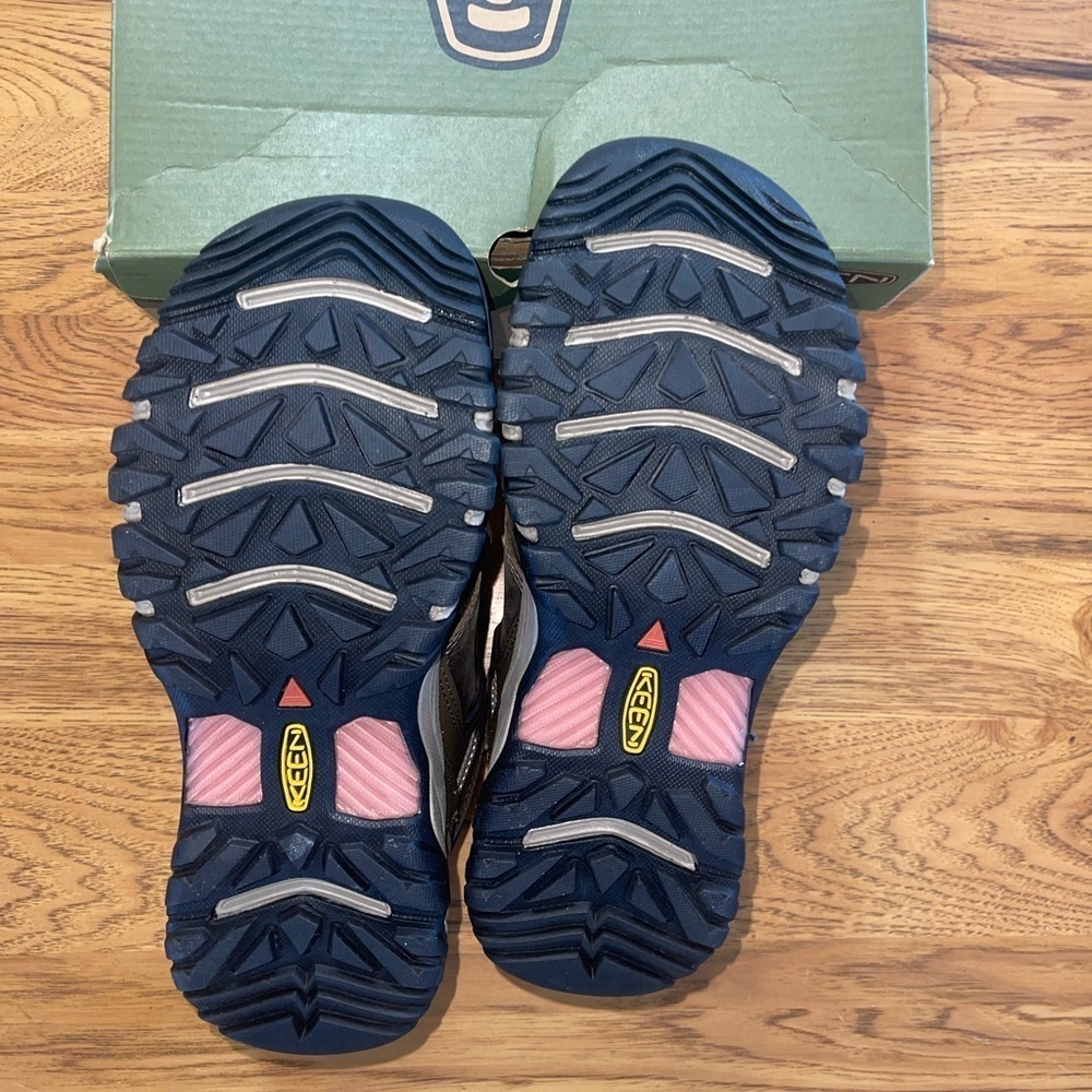 New w/box Keen women’s Ridge flex mid height boots. Size 9.5 - Picture 12 of 13